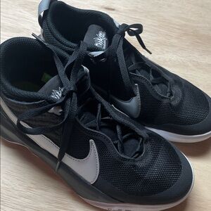 Nike Kids Hustle Shoes 3.5 Y